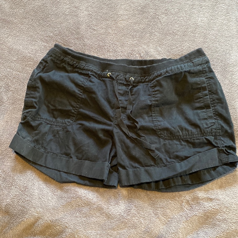 Old navy black shorts size Medium with pockets